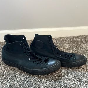 Men’s 10.5 Black Canvas Converse All-Star Sneakers